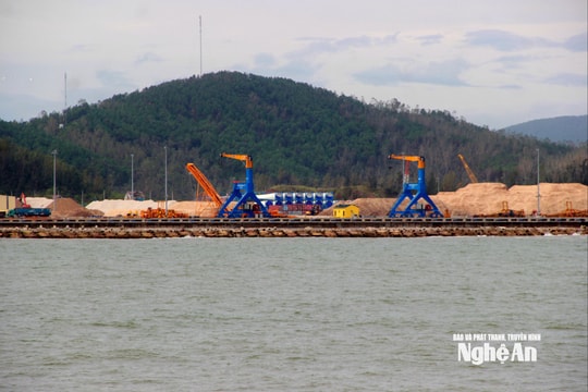 Nỗ lực khắc phục hậu quả bão tại cảng quốc tế Vissai Nghệ An