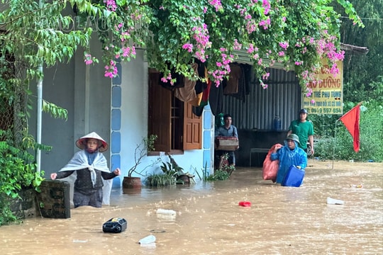Lào Cai: Bão số 10 làm 649 ngôi nhà bị hư hỏng, 1 người mất tích, 5 người bị thương