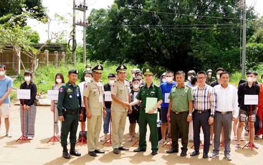 Tiếp nhận 27 người bị lừa sang Campuchia với thủ đoạn "việc nhẹ lương cao"