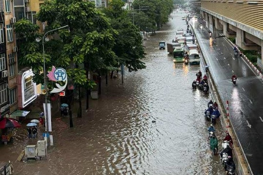 Cảnh báo Hà Nội tiếp tục mưa lớn giờ tan tầm