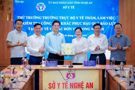 Thứ trưởng Thường trực Bộ Y tế làm việc cùng ngành Y tế Nghệ An