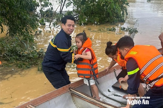 Lực lượng cứu hộ - chỗ dựa vững chắc cho người dân vùng lũ