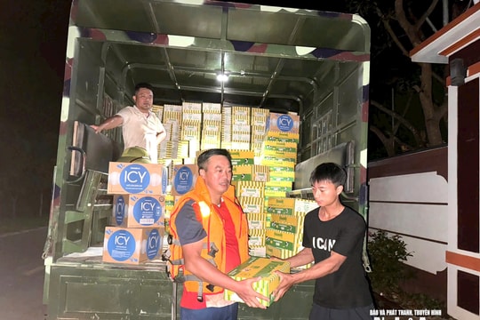 Nghệ An cung ứng hàng hóa, nhu yếu phẩm hỗ trợ bà con bị chia cắt do mưa lũ