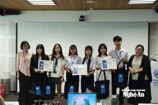 Nữ sinh trường Phan chia sẻ hành trình dự án "Mảnh vá xanh" được chọn tham dự Liên hoan Thanh thiếu niên Quốc tế về biến đổi khí hậu