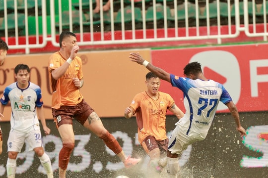 Sông Lam Nghệ An mang về một điểm quý giá khi đối đầu với chủ nhà Hoàng Anh Gia Lai