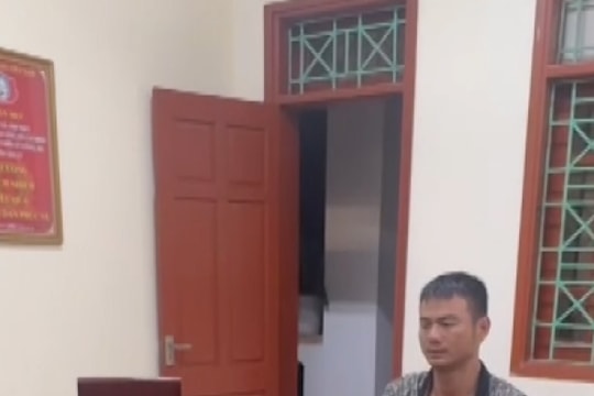 Công an Nghệ An tạm giữ đối tượng đánh nhân viên xe buýt, bắt quỳ gối xin lỗi