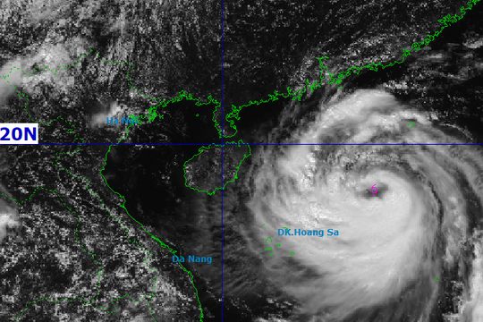 TIN NHANH VỀ BÃO SỐ 11 (lúc 12 giờ ngày 4/10): Vị trí tâm bão cách đặc khu Hoàng Sa khoảng 370km về phía Đông Đông Bắc