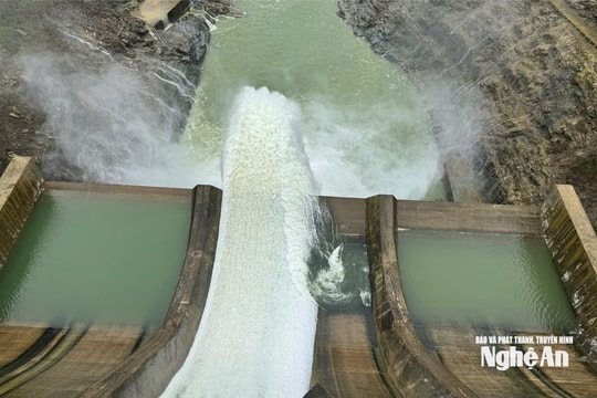 Nhà máy thuỷ điện Bản Vẽ tăng lưu lượng xả, hạ mực nước hồ nhằm tăng dung tích phòng lũ cho hạ du từ 15h chiều 4/10