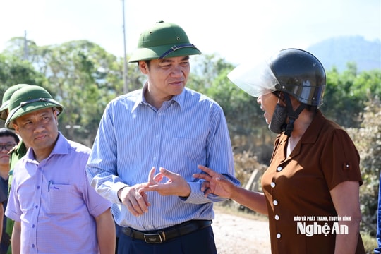 Phó Bí thư Thường trực Tỉnh ủy kiểm tra, chỉ đạo công tác khắc phục hậu quả bão lũ tại các xã Tân Kỳ, Tân Phú, Tân An