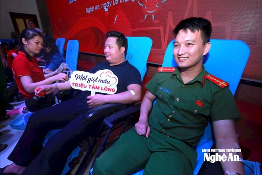 Nghệ An: Tiếp nhận 800 đơn vị máu tại ngày hội Hiến máu tình nguyện ở phường Hoàng Mai