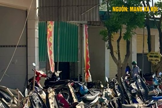 Ấm lòng đội thợ sửa xe tình nguyện giúp người dân Tân Kỳ sau lũ