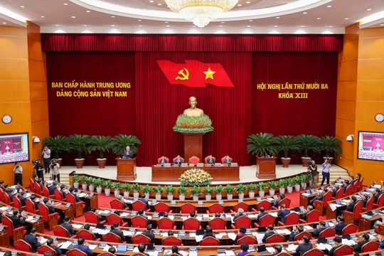 Khai mạc Hội nghị Trung ương lần thứ 13