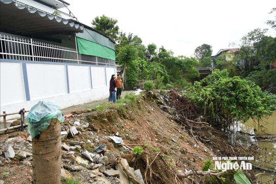 7 hộ dân xóm Sa Nam thấp thỏm lo sập nhà, mất đường