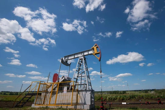 Giá dầu thế giới ngày 7/10/2025: Giá dầu thô tăng khi OPEC+ tăng sản lượng thấp hơn dự kiến