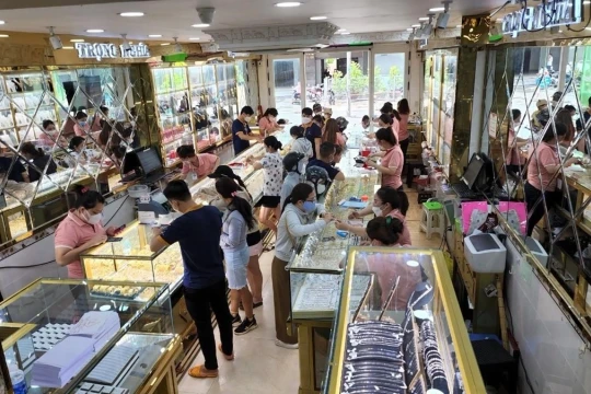Giá vàng chiều nay 6/10/2025: Bảng giá vàng SJC DOJI PNJ, vàng nhẫn, vàng thế giới