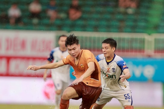 Sông Lam Nghệ An rộng cửa trụ hạng khi tiếp đón HAGL