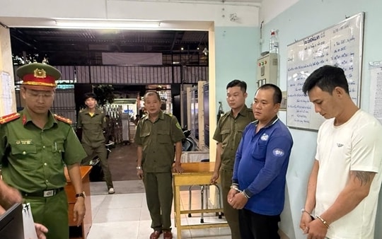 Bắt giam 2 đối tượng sản xuất nước uống giả các thương hiệu nổi tiếng