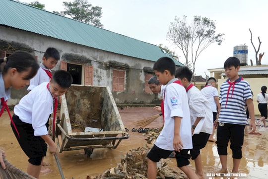 Tuần học đầu tiên ở Nghệ An sau bão số 10