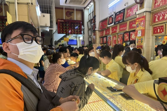 Giá vàng hôm nay 10/10/2025: Bảng giá vàng SJC DOJI PNJ, vàng nhẫn, vàng thế giới