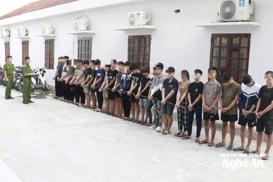 Công an Nghệ An bắt nhóm đối tượng mang theo hung khí gây rối trật tự công cộng