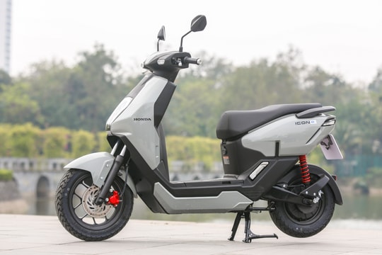 Bảng giá xe máy điện Honda CUV e: và ICON e tháng 10/2025 mới nhất