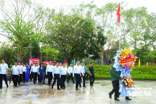 Tổng Bí thư Tô Lâm dâng hoa, dâng hương tại Khu Di tích Quốc gia đặc biệt Kim Liên, Nghệ An
