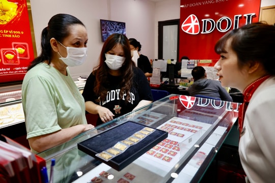 Giá vàng chiều nay 12/10/2025: Bảng giá vàng SJC DOJI PNJ ACB, vàng nhẫn, vàng thế giới