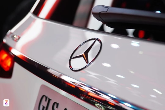 Xe sang giảm giá hàng tỷ đồng kích cầu thị trường cuối năm