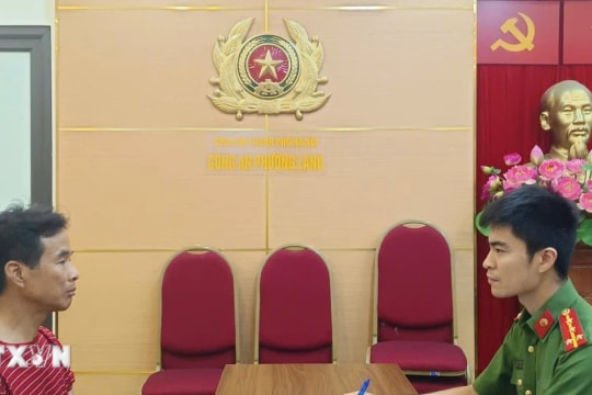 Tạm giữ đối tượng đốt rác trên sân thượng gây cháy lan ra hàng xóm