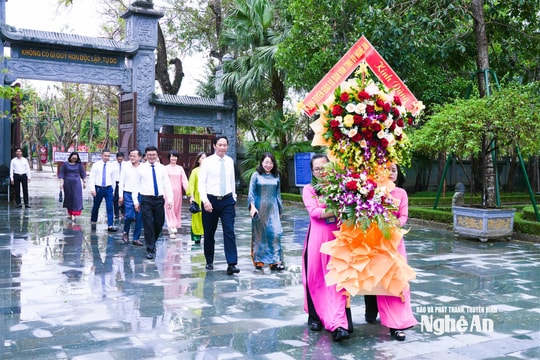 Ban Tuyên giáo và Dân vận Tỉnh ủy Nghệ An dâng hương, dâng hoa tưởng niệm Chủ tịch Hồ Chí Minh