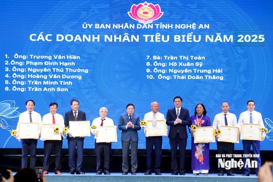 Tỉnh Nghệ An gặp mặt các doanh nghiệp, doanh nhân tiêu biểu nhân ngày Doanh nhân Việt Nam