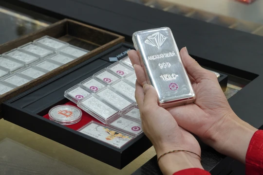 Giá bạc hôm nay 13/10/2025: Tăng vọt phá mốc 2 triệu đồng/lượng