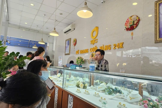 Giá vàng chiều nay 14/10/2025: Bảng giá vàng SJC DOJI PNJ ACB, vàng nhẫn, vàng thế giới