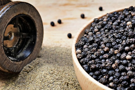 Giá tiêu hôm nay 16/10/2025: Tiêu Việt Nam xuất khẩu giảm 200 USD/tấn