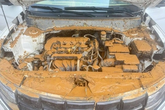 Phục hồi ô tô ngâm bùn: Chi phí và những rủi ro tiềm ẩn