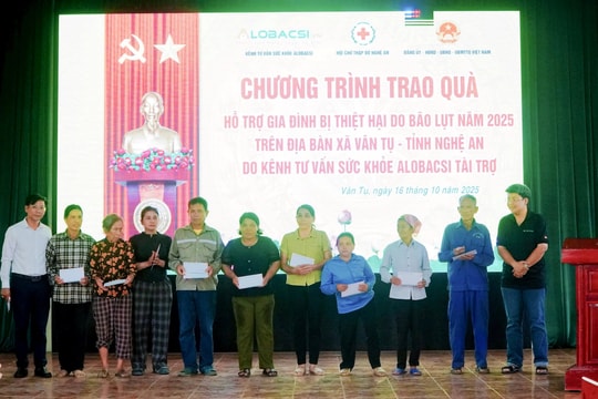 Hội Chữ thập đỏ Nghệ An trao hơn 100 triệu đồng cho người dân xã Vân Tụ