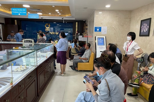 Giá vàng chiều nay 16/10/2025: Bảng giá vàng SJC PNJ ACB, vàng nhẫn BTMC, vàng thế giới