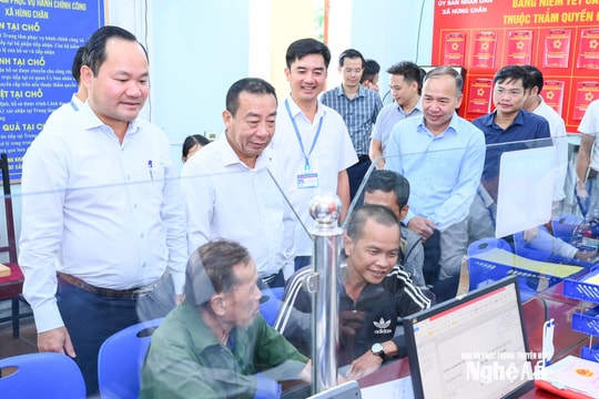 Phó Chủ tịch UBND tỉnh Nguyễn Văn Đệ yêu cầu các địa phương tiếp tục kiện toàn tổ chức bộ máy, khắc phục tình trạng kiêm nhiệm trái ngành