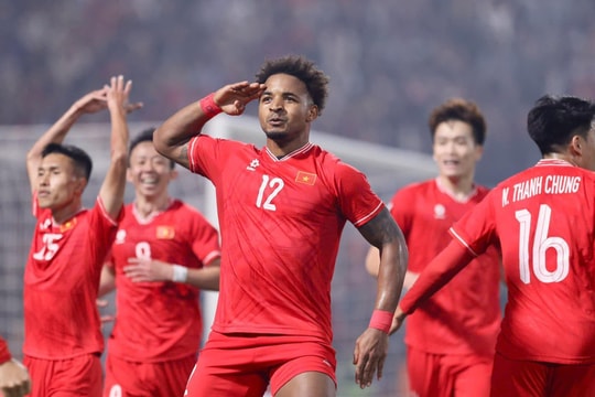 Ông Kim Sang Sik khát khao cầu thủ nhập tịch; Man City có thể bị trừ điểm hoặc phạt tiền