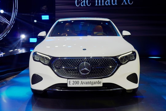 Đánh giá Mercedes-Benz E 200 Avantgarde: Chuẩn mực sedan hạng sang