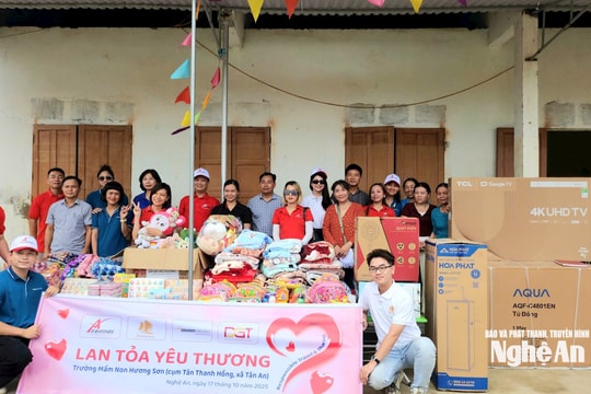 Báo và PTTH Nghệ An kết nối doanh nghiệp hỗ trợ đồng bào xã Tân An khắc phục hậu quả bão lụt