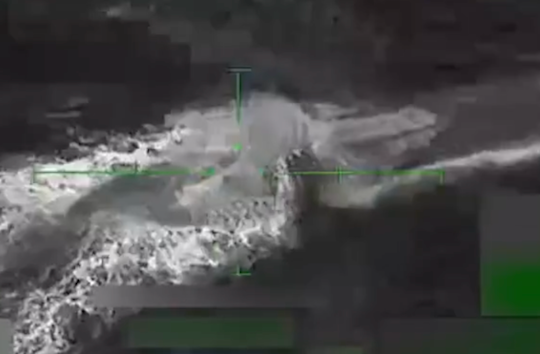 Tổng thống Trump công bố video Hải quân Mỹ phá hủy tàu ngầm “rất lớn” chở ma túy ở Caribe