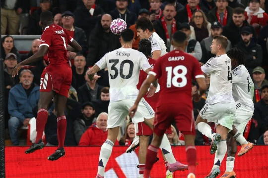 MU lần đầu thắng Liverpool tại Anfield sau 9 năm; Hải Phòng đẩy Hoàng Anh Gia Lai xuống đáy bảng