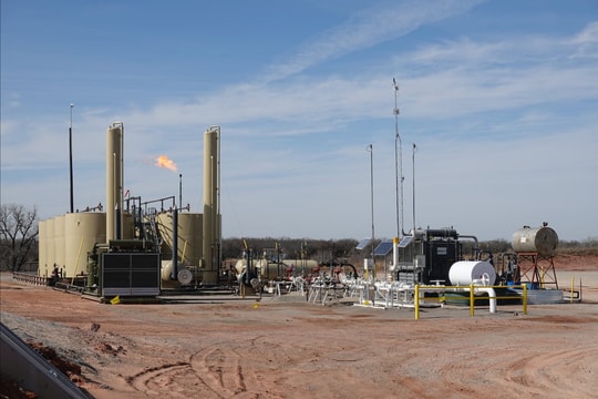 Giá xăng dầu hôm nay 21/10/2025: Giá dầu tiếp tục giảm