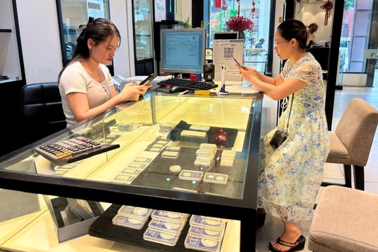 Giá bạc hôm nay 21/10/2025: Giá bạc trong nước giảm, bạc thế giới tăng