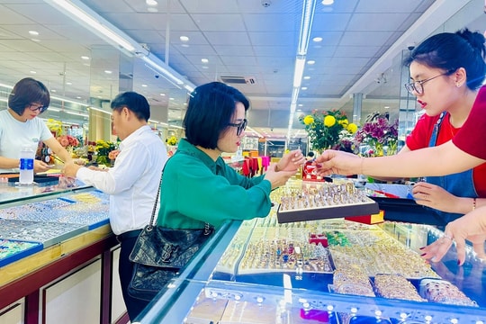 Giá vàng chiều nay 21/10/2025: Bảng giá vàng SJC PNJ ACB, vàng nhẫn BTMC, vàng thế giới