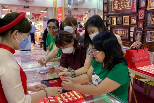 Giá vàng chiều nay 22/10/2025: Bảng giá vàng SJC PNJ ACB, vàng nhẫn BTMC, vàng thế giới