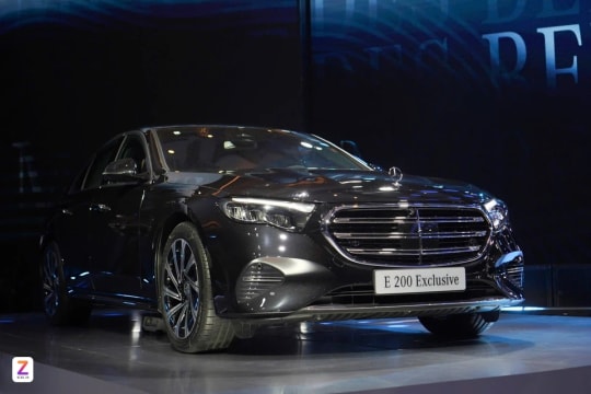 Mercedes-Benz E-Class W214: Giữ vững ngôi vương sedan hạng sang?