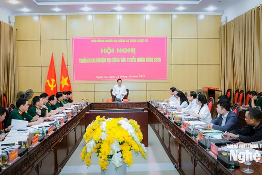 Chủ tịch UBND tỉnh Nghệ An Lê Hồng Vinh chủ trì họp Hội đồng Nghĩa vụ quân sự tỉnh