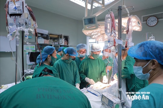 Nhân viên y tế dũng cảm ngăn cản kẻ dùng dao tấn công, truy sát tại Bệnh viện Sản Nhi Nghệ An